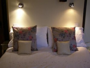 Free WiFi, alarm clocks - The Tithe Barn - B&B (Oakham)