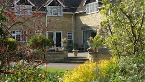 Front of property - The Tithe Barn - B&B (Oakham)
