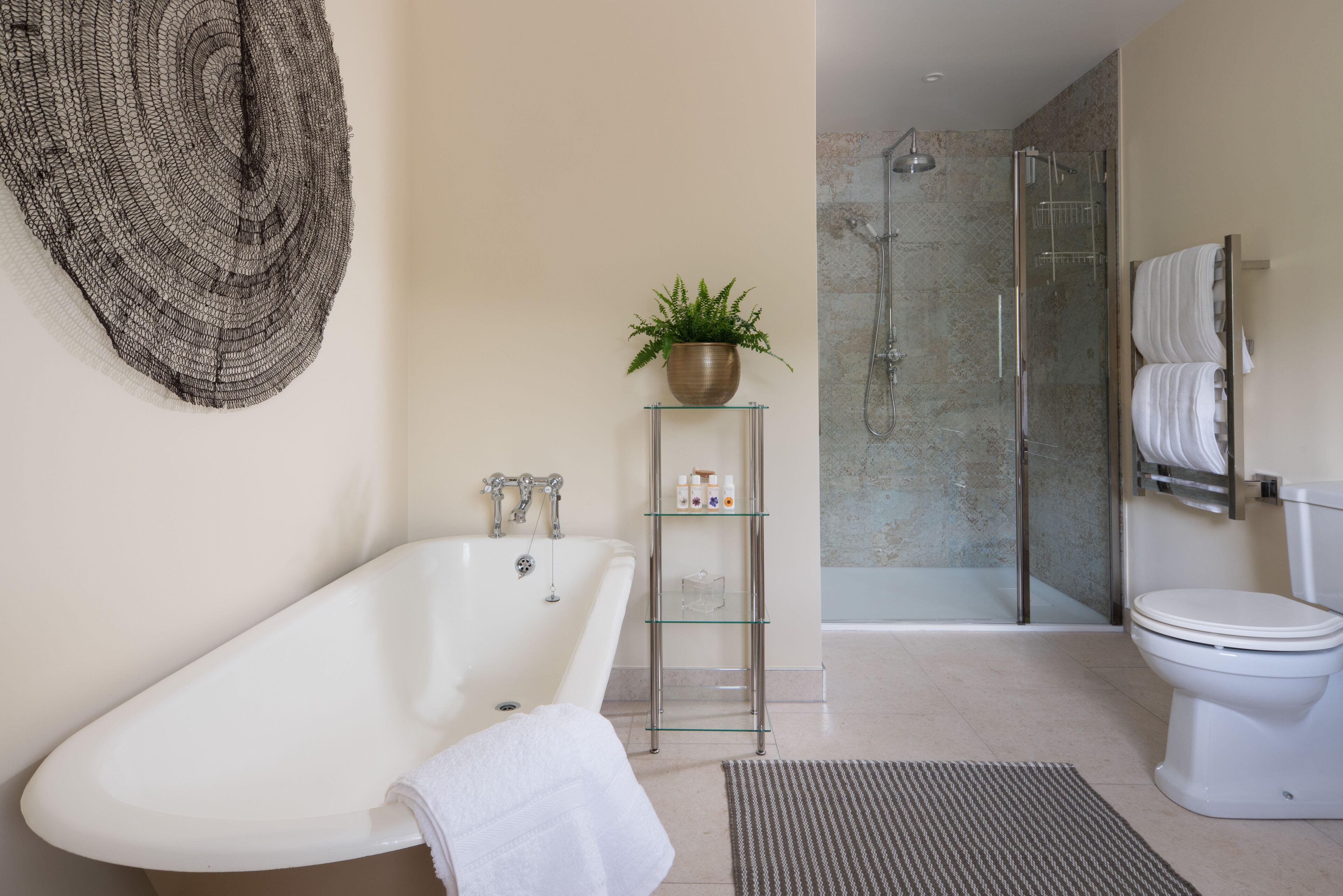 Luksus-hytte - eget badeværelse - søudsigt (Lakeside Lodges) | Badeværelse