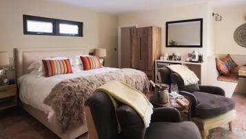 Luxury Cabin, Ensuite, Lake View (Lakeside Lodges) | Interior