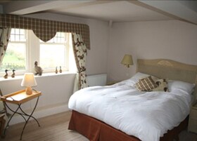 Double Room | Desk, iron/ironing board, free WiFi, bed sheets