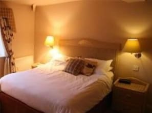 Double Room | Desk, iron/ironing board, free WiFi, bed sheets