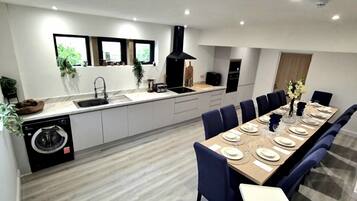 Luxury-Haus, mit Bad, Blick auf den Innenhof | GemeinschaftskĂŒche