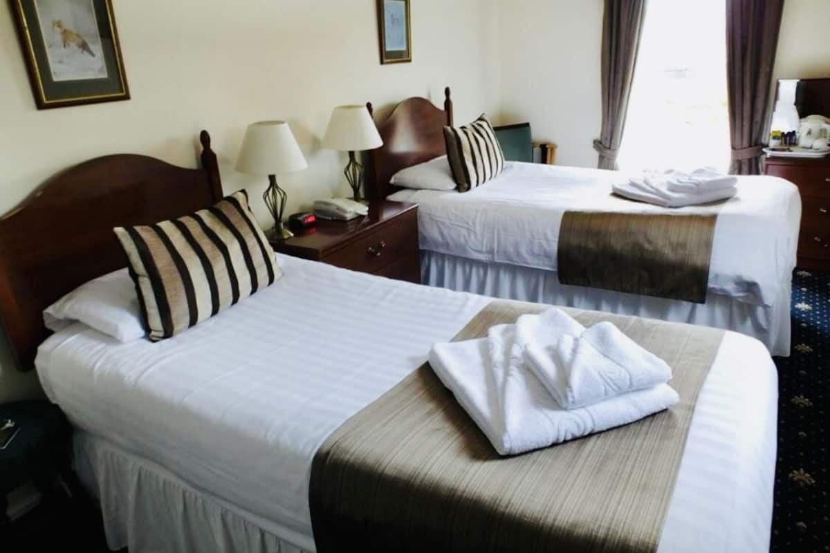 twin room, ensuite | miscellaneous
