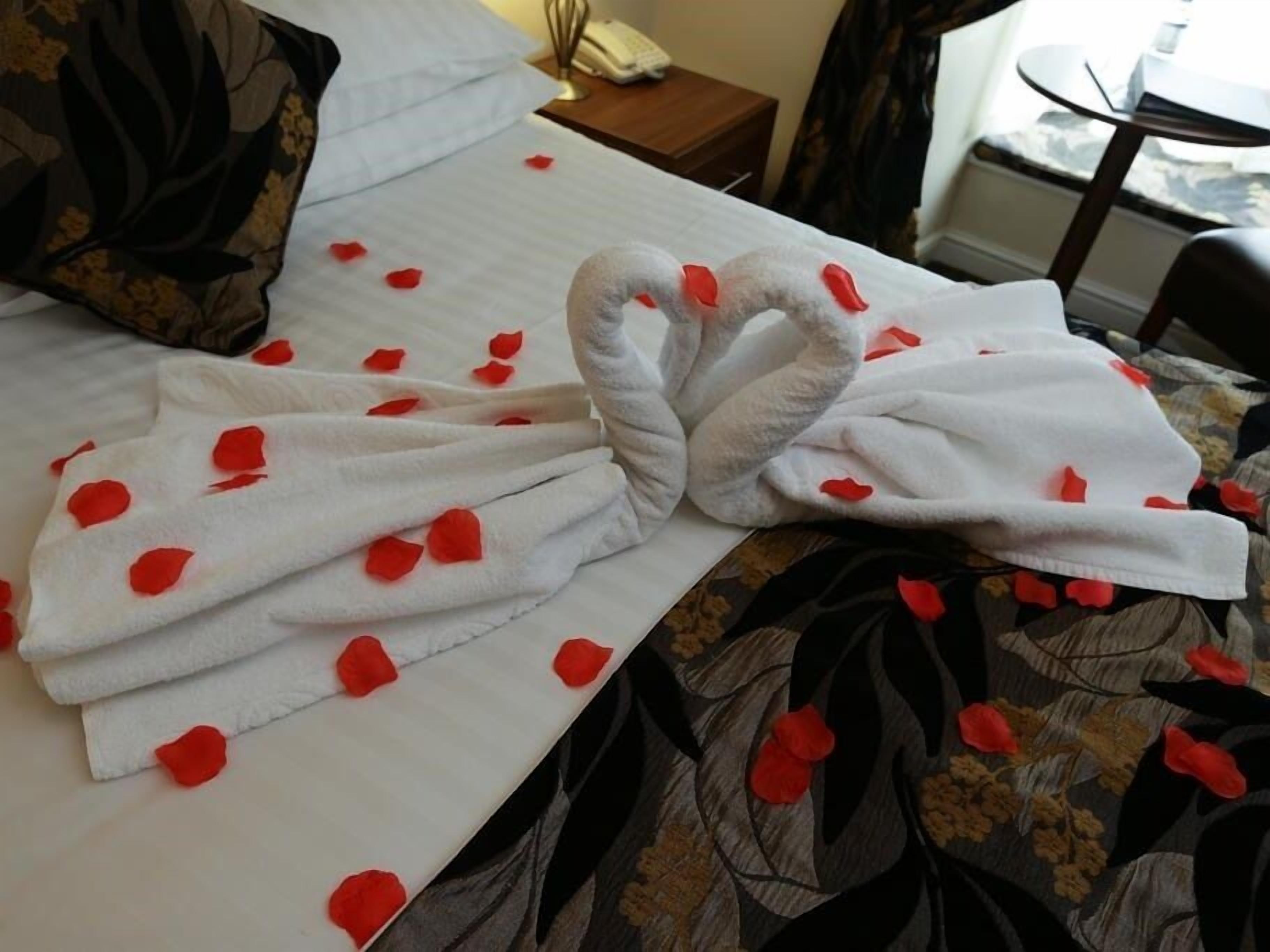 double room, ensuite (four poster)