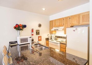 Condo, 1 Bedroom, Non Smoking | Private kitchen