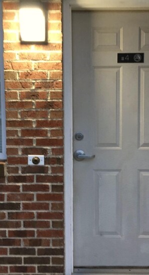 Economy Suite, 1 Queen Bed, Accessible, Non Smoking | Free WiFi, bed sheets - Affordable Suites Burlington (Burlington)