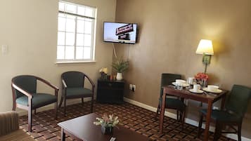 Deluxe Suite, 1 Queen Bed, Non Smoking | Free WiFi, bed sheets