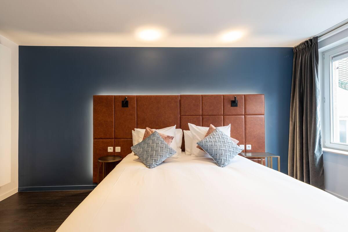 Sablon Deluxe Room | 迷你吧、客房內保險箱、書桌、熨斗/熨衣板