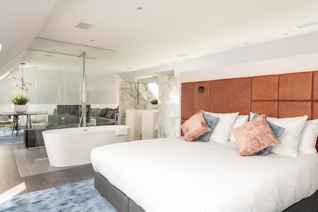 The Loft Suite | ๋ฏธ๋๋ฐ, ๊ฐ์ค ๋ด ๊ธ๊ณ , ์ฑ
์, ๋ค๋ฆฌ๋ฏธ/๋ค๋ฆฌ๋ฏธํ