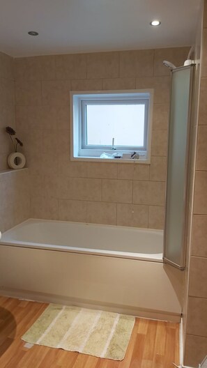 Family Room, Multiple Beds | Bathroom