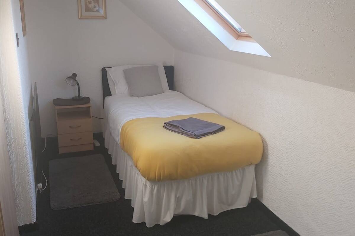 Standard Single Room, 1 Katil Bujang (Single) (Shared) | Seterika/papan seterika 