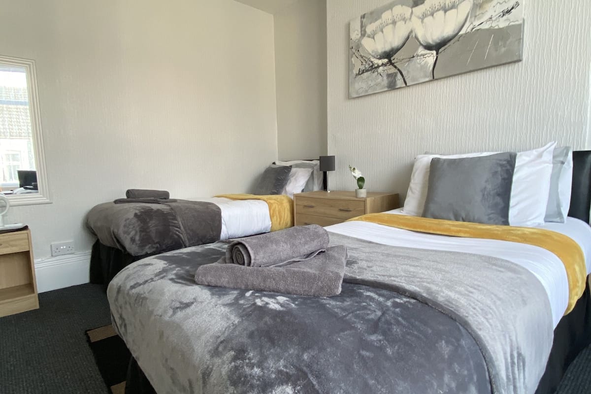 1 slaapkamer, een strijkplank/strijkijzer