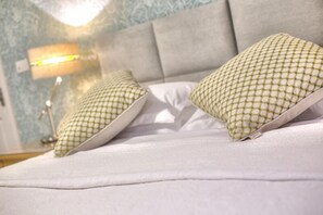 Premium bedding, in-room safe, iron/ironing board, free WiFi - Willowbeck Lodge (Carlisle)