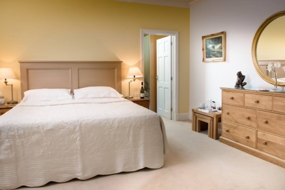 Double Room (Willow) | Premium bedding, in-room safe, iron/ironing board (on request)