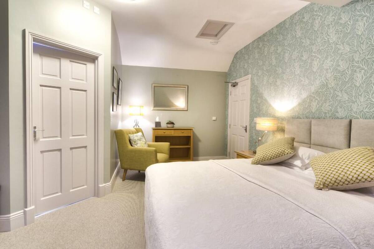 Double Room (Oak) | Premium bedding, in-room safe, iron/ironing board (on request)