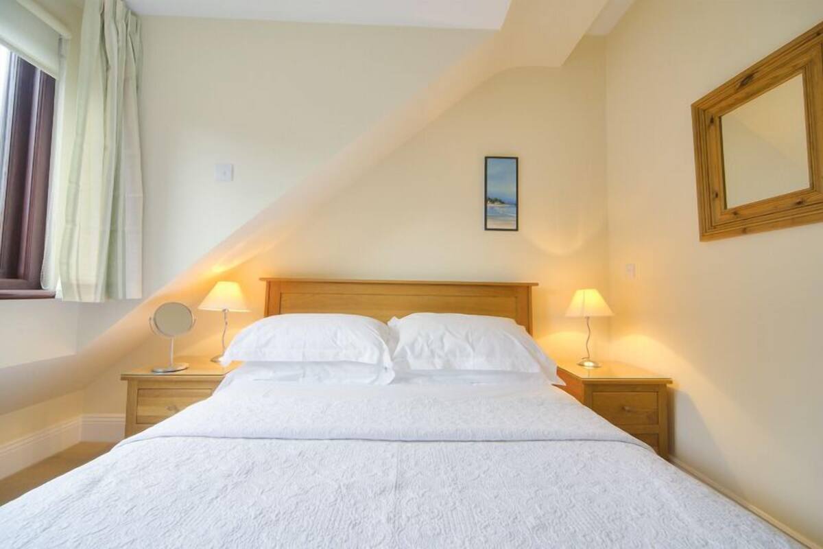 Double Room Single Use, 1 Double Bed (Beech) | Premium bedding, in-room safe, iron/ironing board (on request)