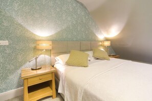 Premium bedding, in-room safe, iron/ironing board, free WiFi