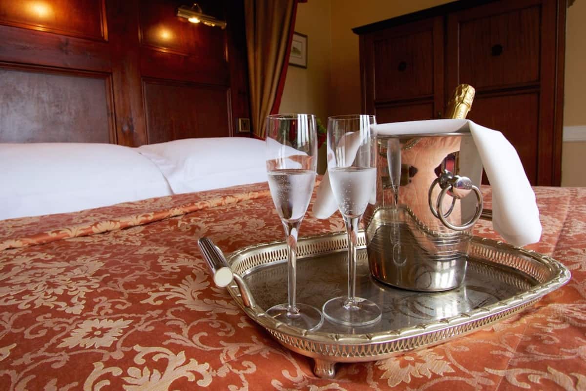 Premier Double Room, Ensuite, River View (Four Poster)