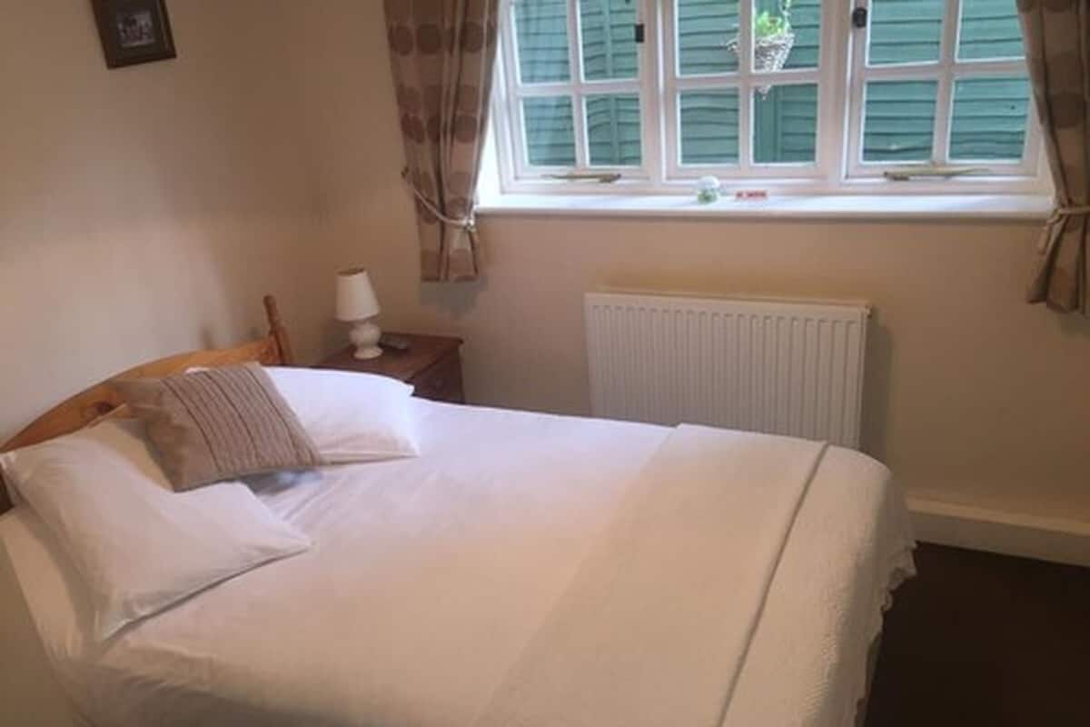 Schreibtisch, Bügeleisen/Bügelbrett, kostenloses WLAN, Bettwäsche