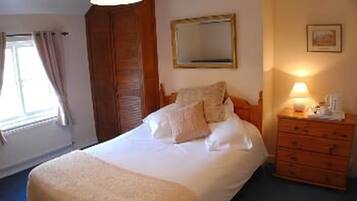 Double Room | Desk, iron/ironing board, free WiFi, bed sheets