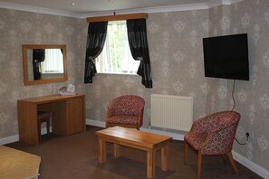 Room, 1 King Bed, Ensuite (Honeymoon Suite) | Desk, iron/ironing board, free WiFi, bed sheets - The Windmill (Hartlepool)