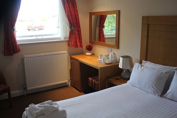 مكتب ومكواة/لوح كي وواي فاي مجانًا وملاءات أسرّة