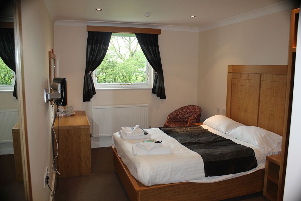 Double Room, Ensuite | Desk, iron/ironing board, free WiFi, bed sheets
