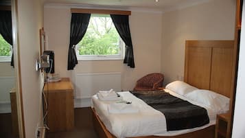 Double Room, Ensuite | Desk, iron/ironing board, free WiFi, bed sheets