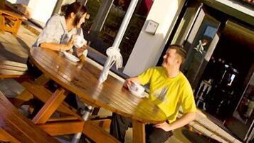 Café da manhã, almoço e jantar; culinária italiana