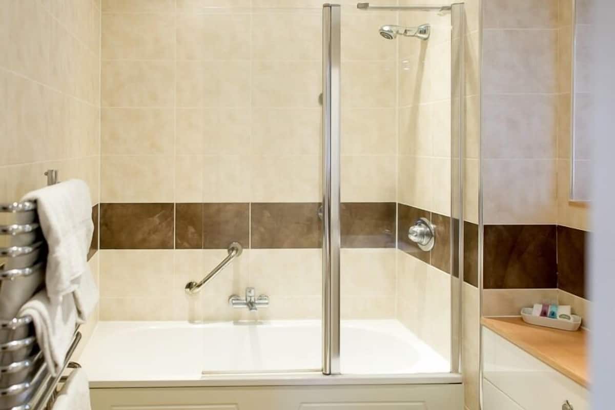 Suite, Ensuite | Bathroom