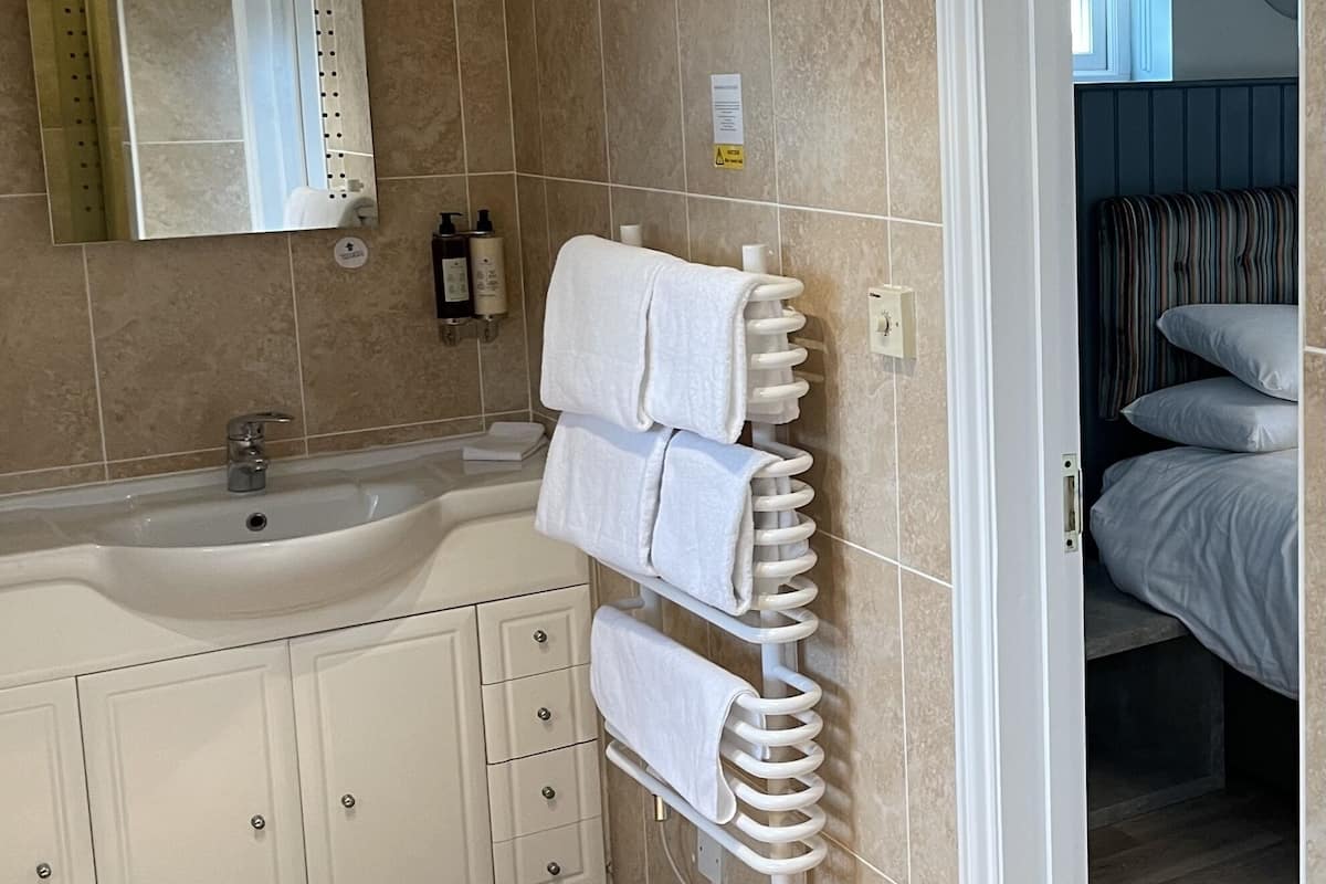 Standard Double Room, Ensuite (First Floor) | Bathroom