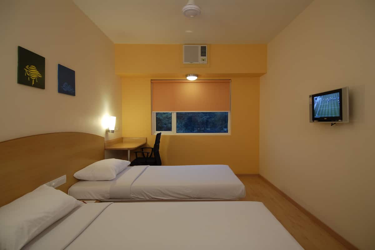 Queen Room | Premium bedding, in-room safe, desk, free WiFi