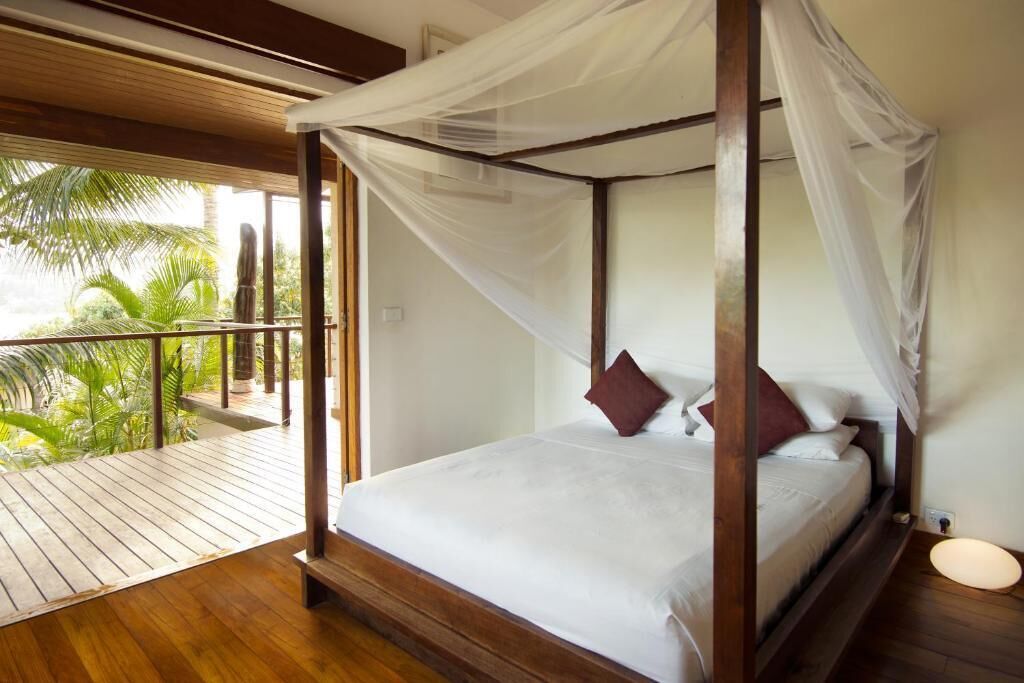Premium bedding, in-room safe, soundproofing, free cots/infant beds