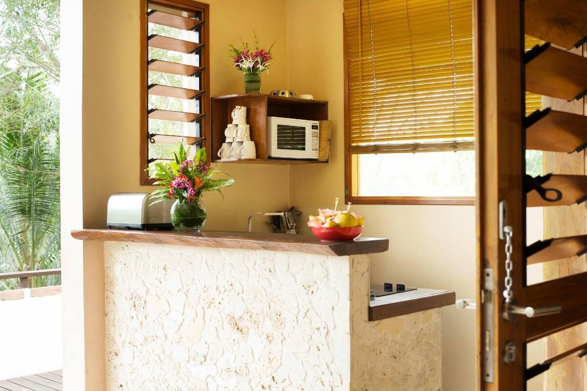 seaview family | private kitchen | microwave, stovetop, coffee/tea maker, electric kettle