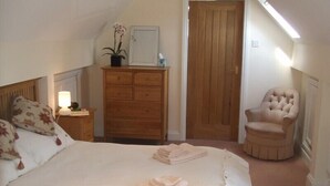 Dobbeltrom, eget bad (Terrace Room) | Strykejern/-brett, wi-fi (inkludert) og sengetøy