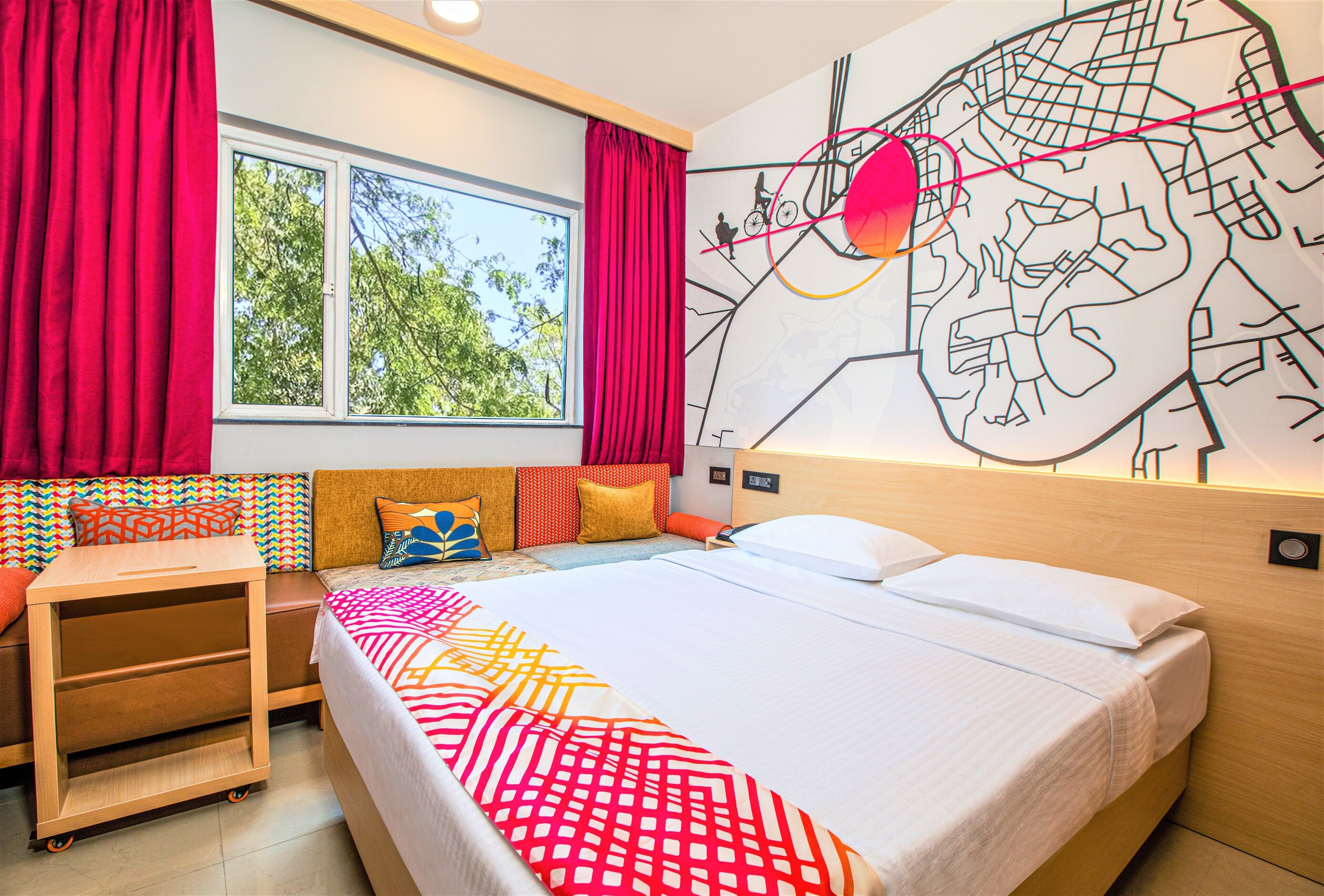 Luxe Queen Room | In-room safe, desk, iron/ironing board, free WiFi
