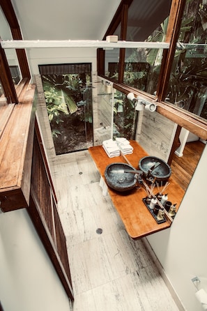 Shower, designer toiletries, hair dryer, towels - Daintree Wilderness Lodge (Diwan)