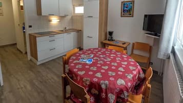 Appartement 2 pièces 5 personnes | Living area | Flat-screen TV