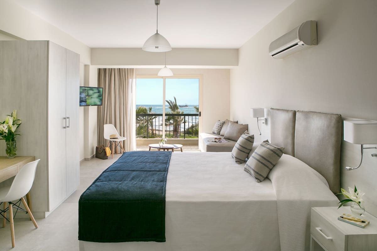 double room, sea view, sea facing | 1 bedroom, in-room safe, soundproofing, iron/ironing board