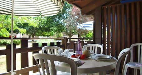 Casa de campo, 2 habitaciones (4 pers) | Terraza o patio. VVF Dordogne Lot, Martel-Gluges