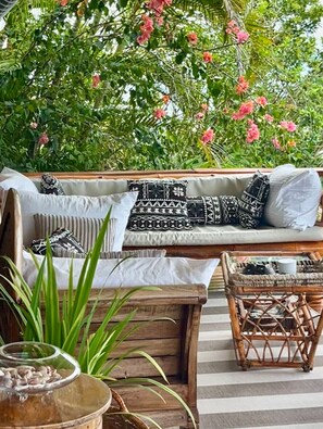 Terrace/patio - Naveria Heights Lodge (Savusavu)