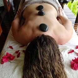 Khu trị liệu ngoài trời, trị liệu toàn thân, massage đá nóng