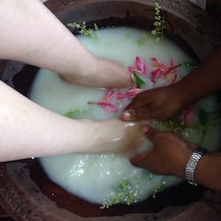 Khu trị liệu ngoài trời, trị liệu toàn thân, massage đá nóng