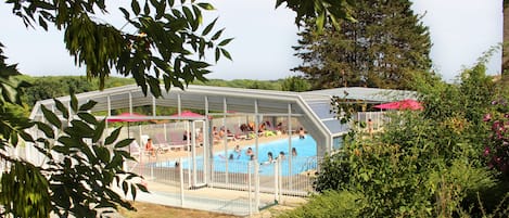 Piscine couverte, piscine extérieure