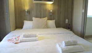 Premium bedding, blackout curtains, soundproofing, bed sheets - VVF Vienne Poitou, la Bussière (La Bussiere)