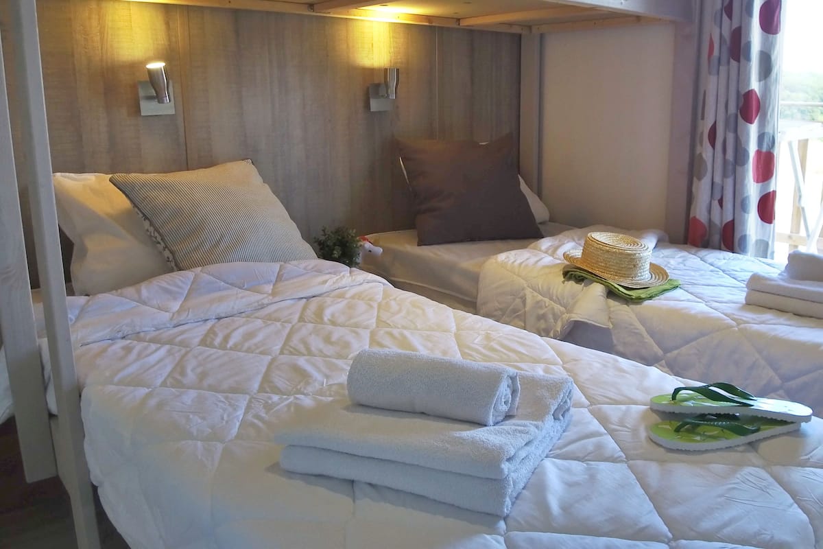 Chalet, 2 slaapkamers (5 Pers) | Luxe beddengoed, verduisterende gordijnen, geluiddichte muren