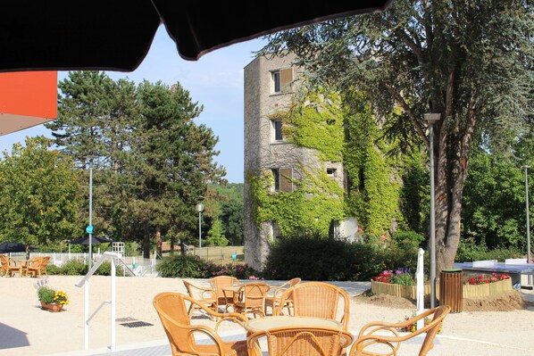 Terrace/patio - VVF Vienne Poitou, la Bussière (La Bussiere)