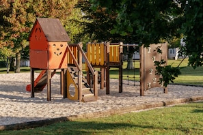 Children’s play area – outdoor