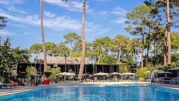 Piscine extérieure (ouverte en saison)